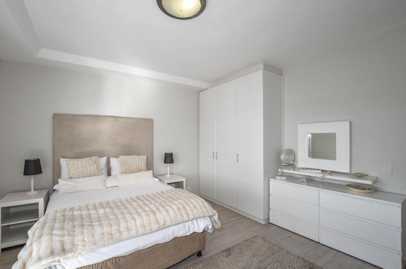 To Let 3 Bedroom Property for Rent in Dolphin Beach Western Cape